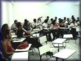 Alunos-professores debatem sobre a tecnologia no ensino